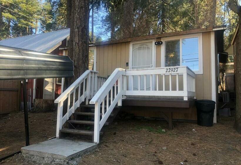 Cozy Cabin! 6 Minute Drive To Lake Gregory