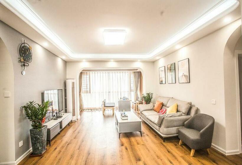 Locals Apartment Place 28