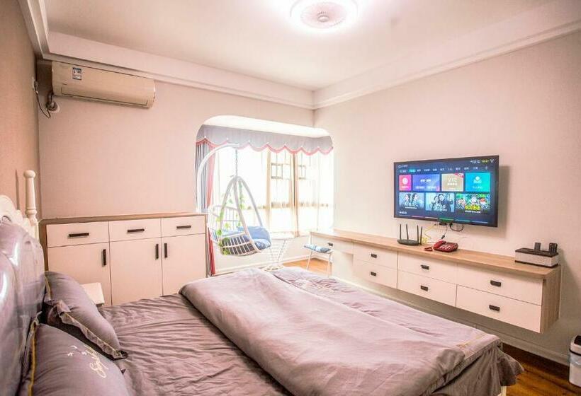 Locals Apartment Place 28