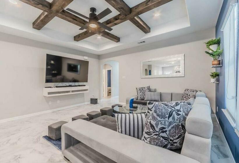 Modern 4 Br Near Downtown, Zoo