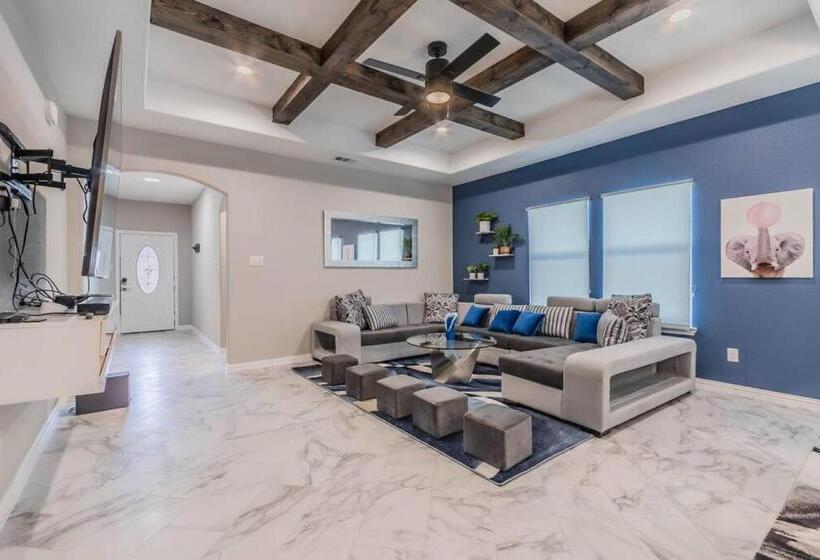 Modern 4 Br Near Downtown, Zoo