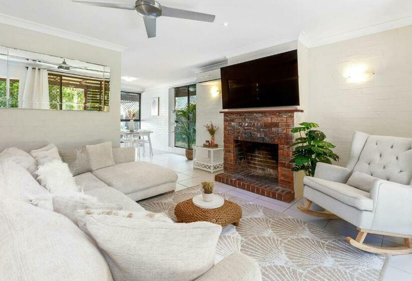 Mudjimba Beach House, Sleeps 6, Pet Friendly