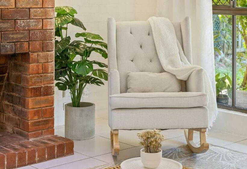 Mudjimba Beach House, Sleeps 6, Pet Friendly