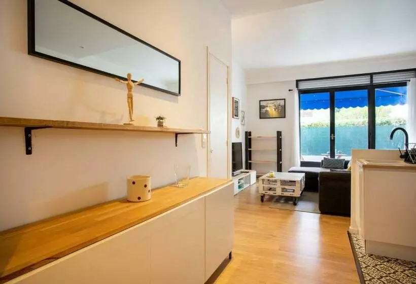 Apartment 10 Minutes From The Tram And The Sea