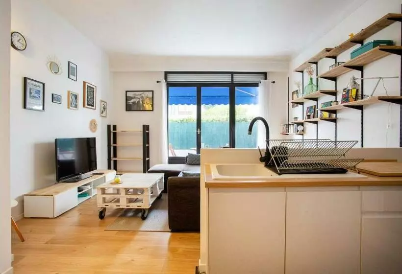 Apartment 10 Minutes From The Tram And The Sea