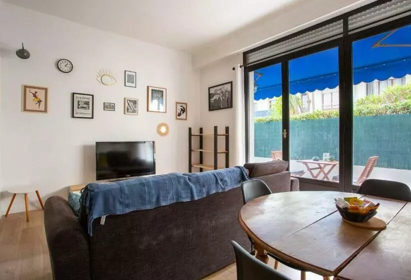 Apartment 10 Minutes From The Tram And The Sea