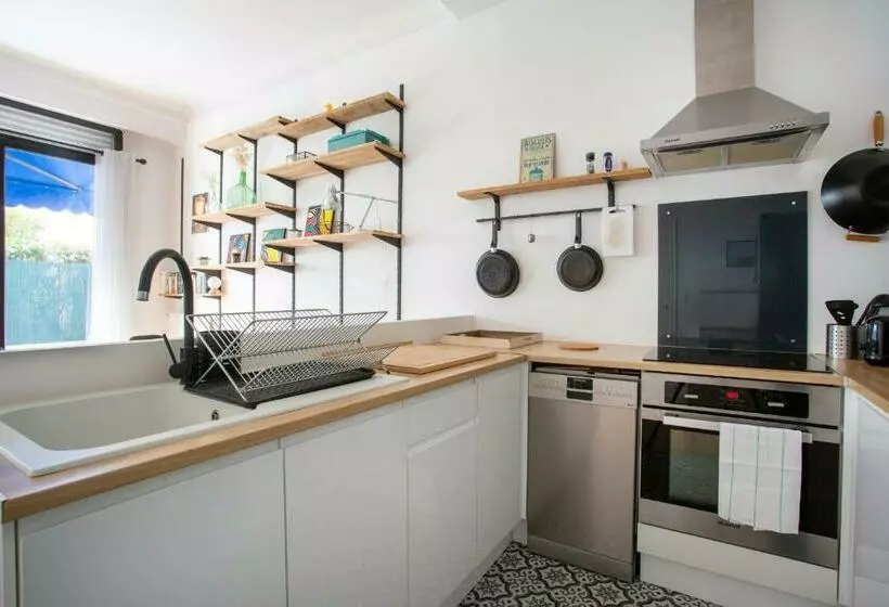 Apartment 10 Minutes From The Tram And The Sea