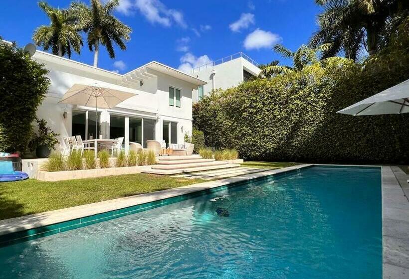 Villa Naomi   Luxury Design New Home