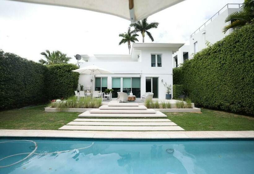 Villa Naomi   Luxury Design New Home