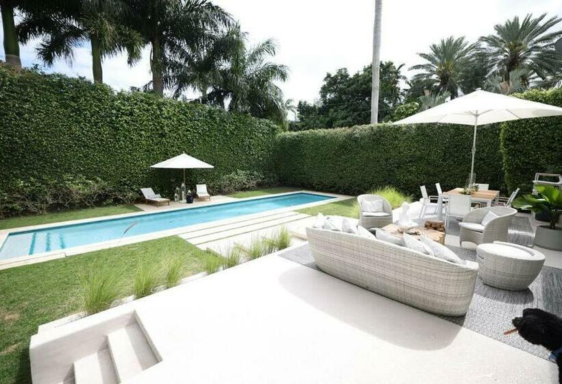 Villa Naomi   Luxury Design New Home