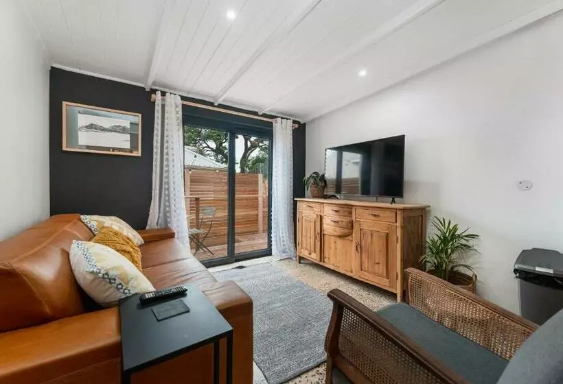 Dolphin Coast Doll House   Quaint Cottage Close To The Beach!