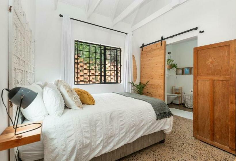 Dolphin Coast Doll House Quaint Cottage Close To The Beach!