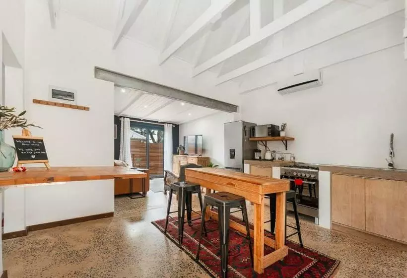 Dolphin Coast Doll House   Quaint Cottage Close To The Beach!