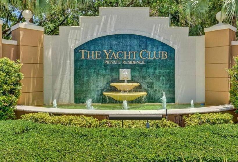 Yacht Club Newly Renovated Parking Included