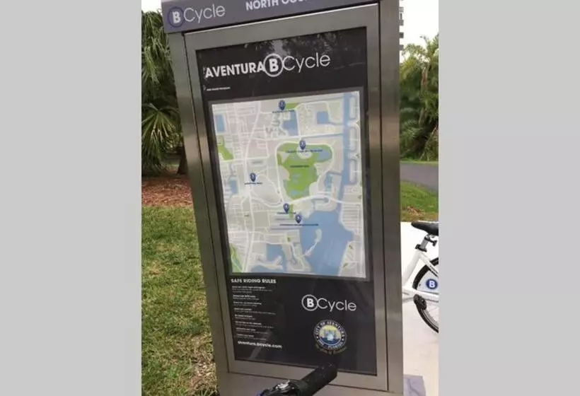 Yacht Club Newly Renovated Parking Included