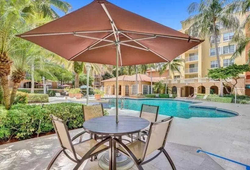 Yacht Club Newly Renovated Parking Included