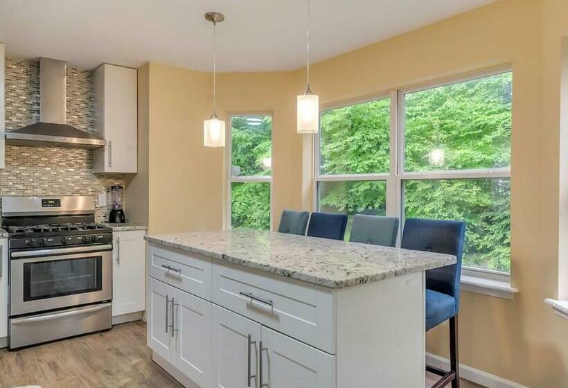 2900sqft Home Near Kalahari Resort, Lake And Pool With Game Room