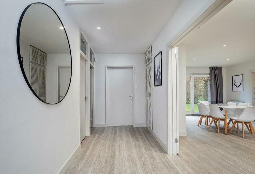 3 Br Bungalow Close To Peak District With Garden