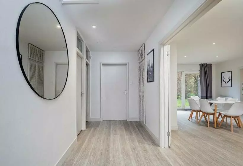 3 Br Bungalow Close To Peak District With Garden