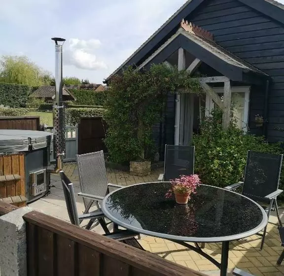 Oak Cottage With Private Log Fired Hot Tub