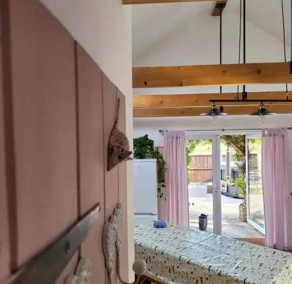 Oak Cottage With Private Log Fired Hot Tub