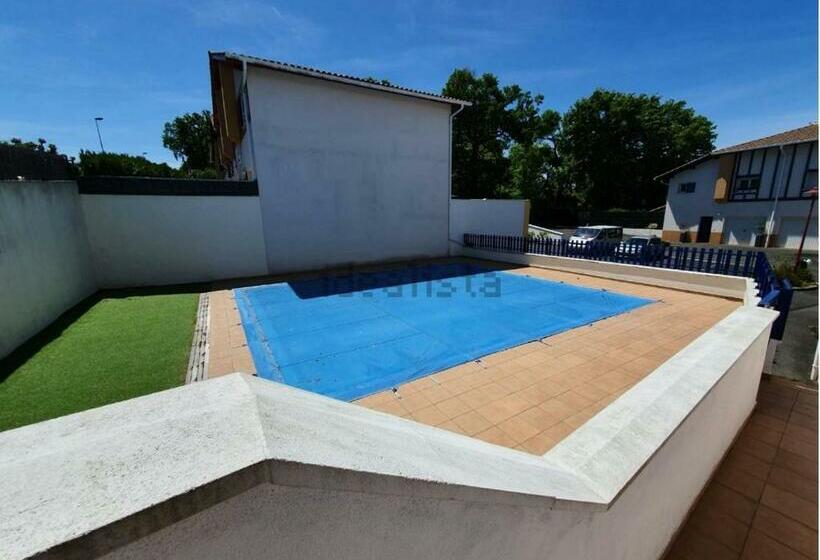 Hendaye: Joli T3, Piscine Et Parking Avec Vue Sur L Océan