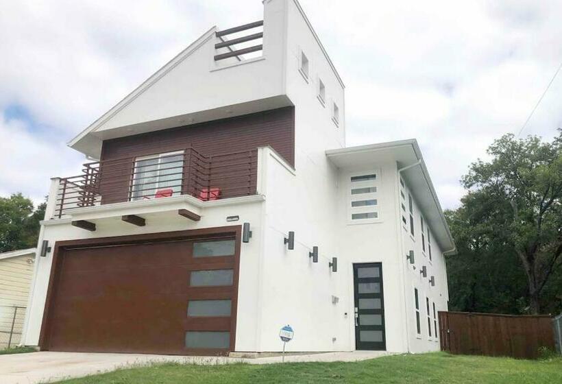 6 Br Big Dallas Home W Hot Tub , Fire Pit & Basketballhoop