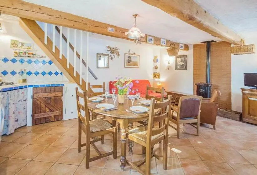 Stunning Home In Andon With Kitchen