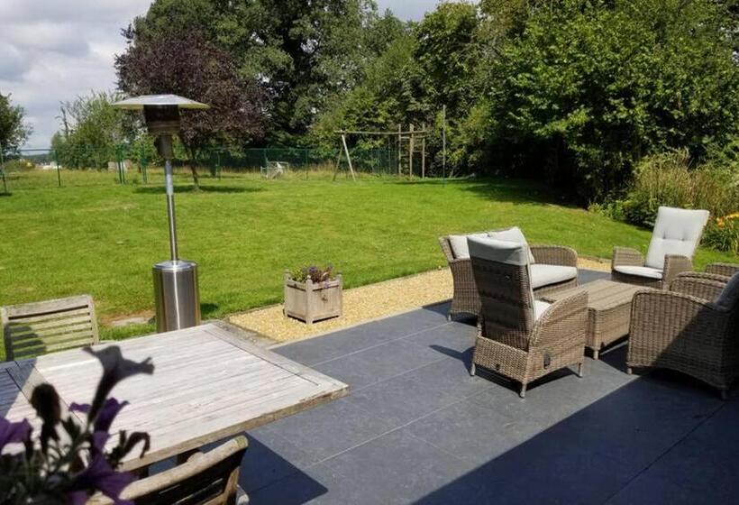 Cozy Studio On A Quaint Farm