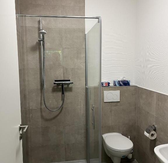 Apartment Iii   Garten, Küche, Gym