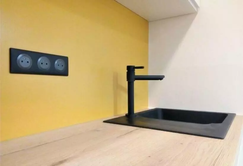 Le Petit Studio   15 M2   Centre Ville   Sorgue à 50 M