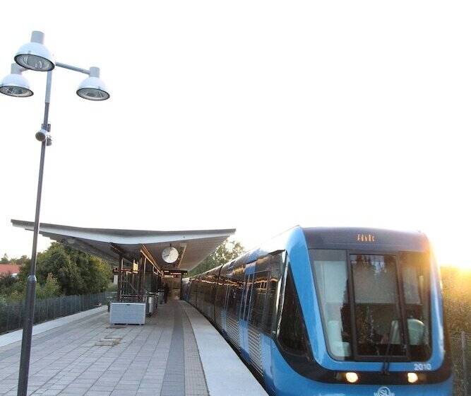 The Sundeck A Romantic Apt In Tallkrogen