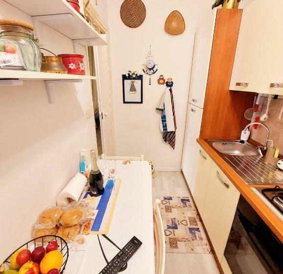 Whole Flat Close Beach Breakfast Kitchen Air Conditioning Laundry Shuttle Airport Wi Fi Car Parking