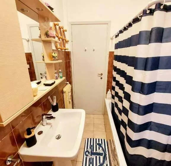 Whole Flat Close Beach Breakfast Kitchen Air Conditioning Laundry Shuttle Airport Wi Fi Car Parking