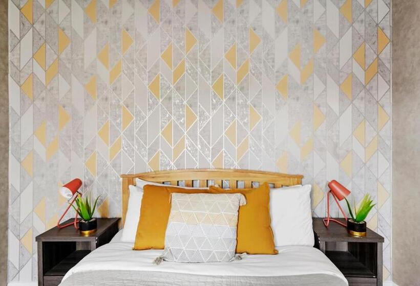 Bridgecity 4 Bedroom Luxurious House In Heart Of Maidstone