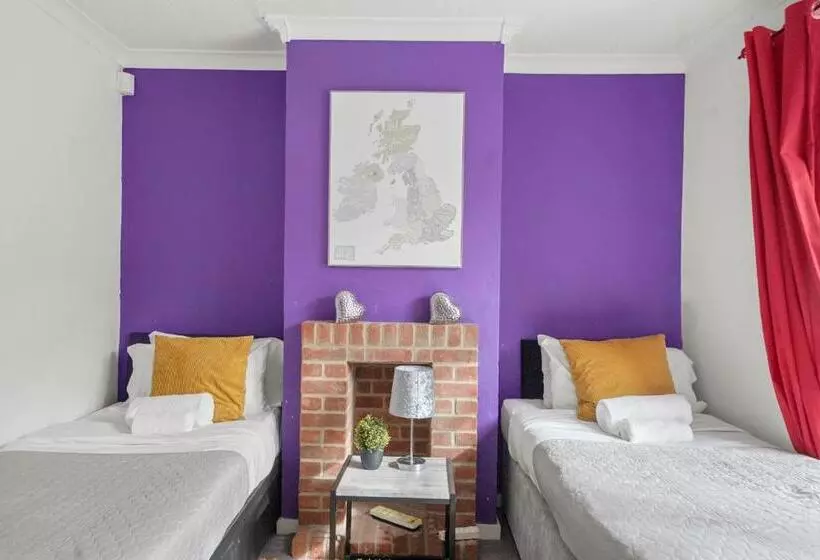 Bridgecity 4 Bedroom Luxurious House In Heart Of Maidstone