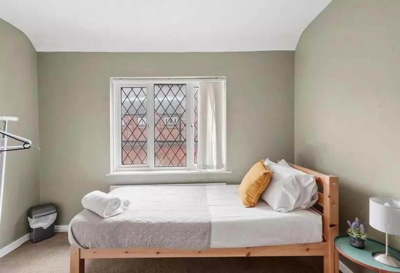 Bridgecity 4 Bedroom Luxurious House In Heart Of Maidstone
