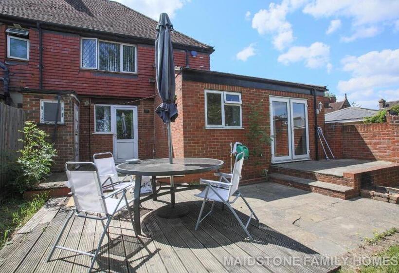 Bridgecity 4 Bedroom Luxurious House In Heart Of Maidstone