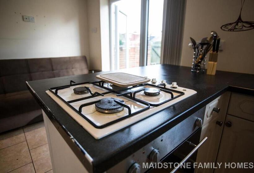 Bridgecity 4 Bedroom Luxurious House In Heart Of Maidstone