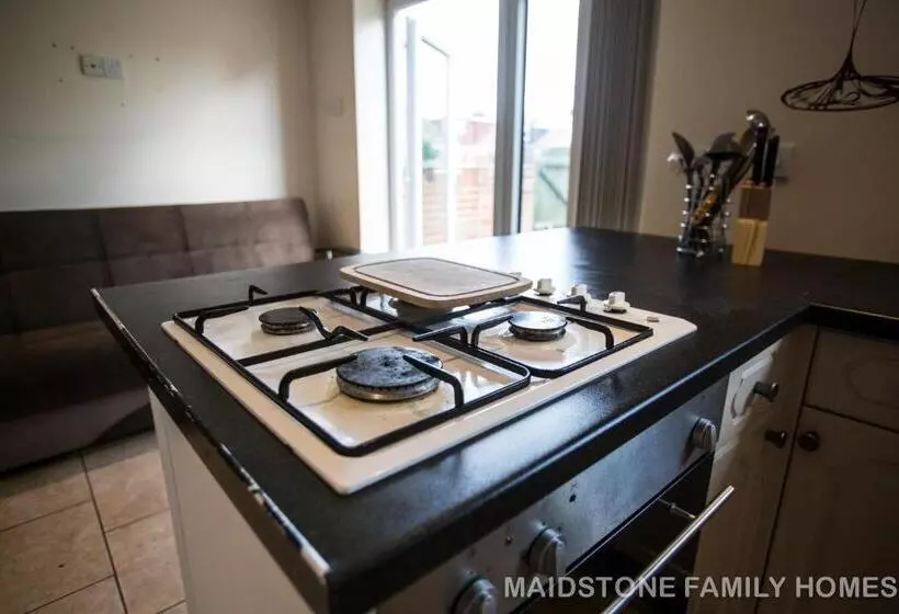 Bridgecity 4 Bedroom Luxurious House In Heart Of Maidstone