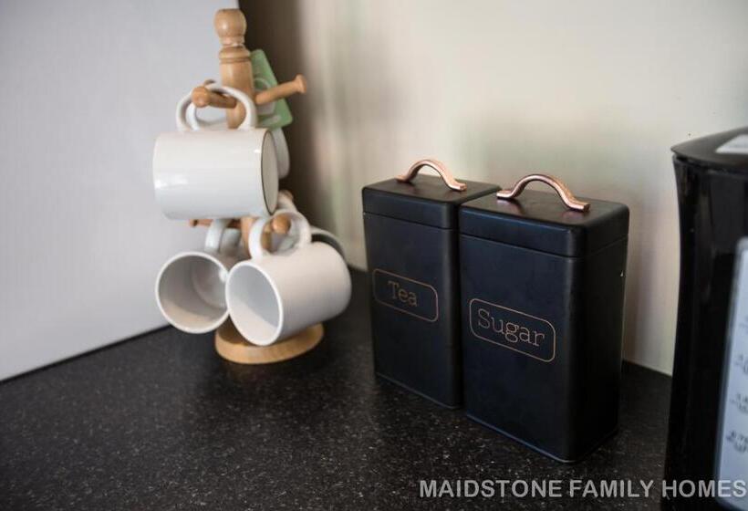 Bridgecity 4 Bedroom Luxurious House In Heart Of Maidstone