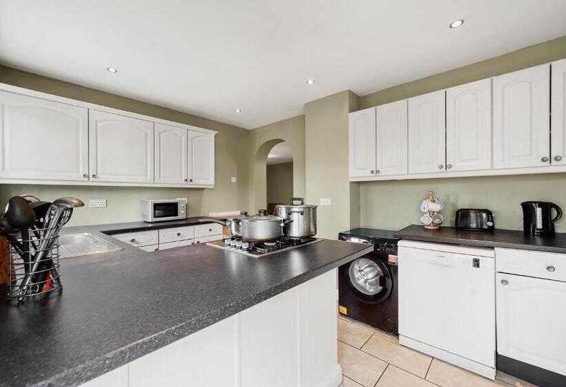 Bridgecity 4 Bedroom Luxurious House In Heart Of Maidstone