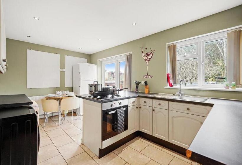 Bridgecity 4 Bedroom Luxurious House In Heart Of Maidstone