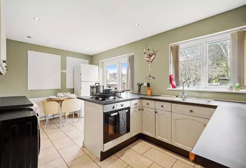 Bridgecity 4 Bedroom Luxurious House In Heart Of Maidstone