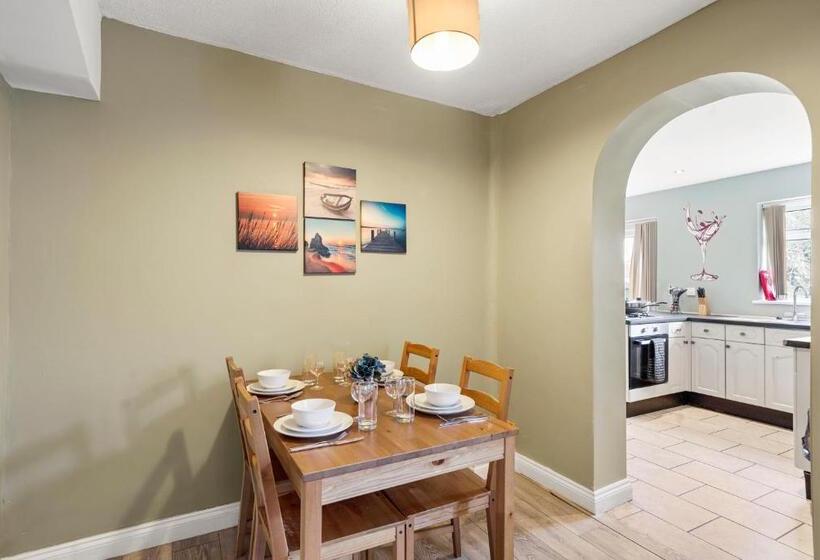 Bridgecity 4 Bedroom Luxurious House In Heart Of Maidstone