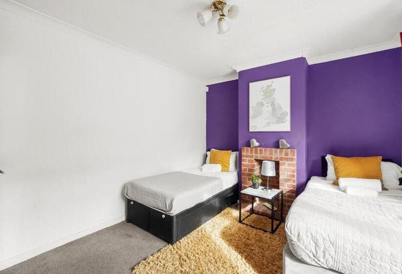 Bridgecity 4 Bedroom Luxurious House In Heart Of Maidstone