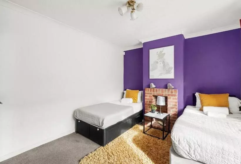 Bridgecity 4 Bedroom Luxurious House In Heart Of Maidstone