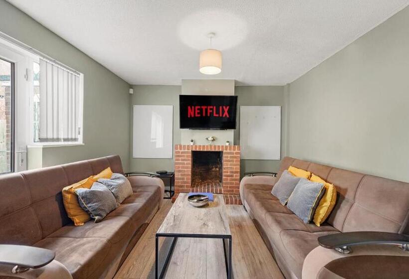 Bridgecity 4 Bedroom Luxurious House In Heart Of Maidstone