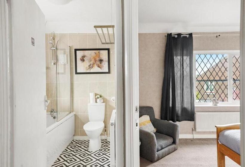 Bridgecity 4 Bedroom Luxurious House In Heart Of Maidstone