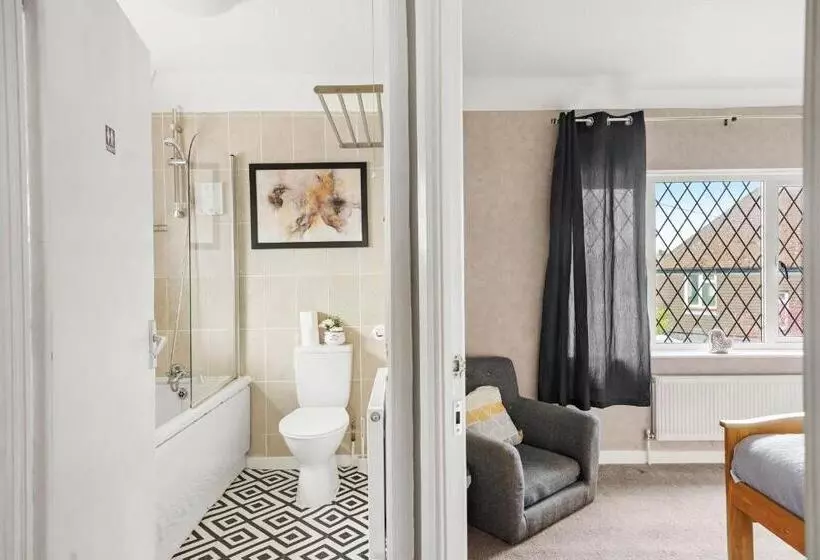 Bridgecity 4 Bedroom Luxurious House In Heart Of Maidstone